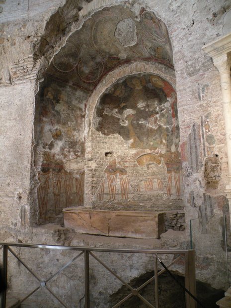  fresque dans une alcôve, temple de Romulus